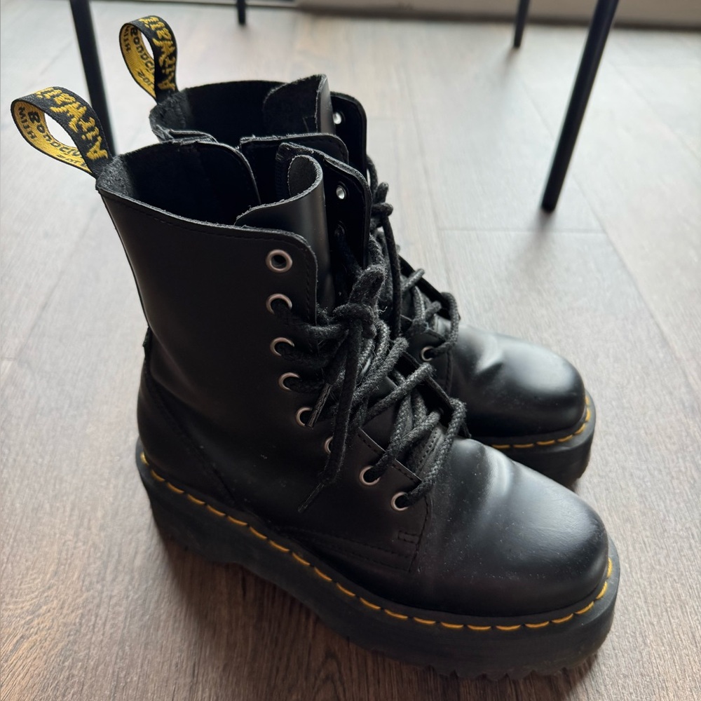 DR. MARTENS JADON PLATFORM BOOTS